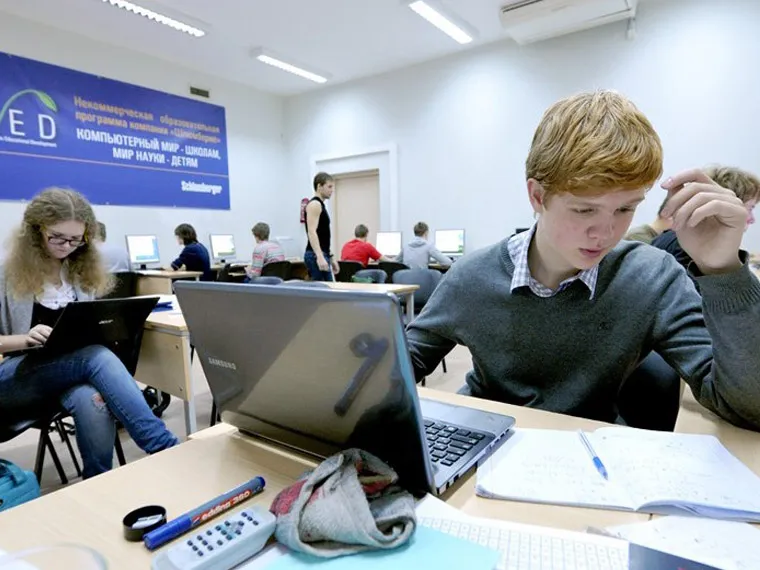 «Ворду» тут не место: зачем разработчикам бесплатные поставки ПО в школы